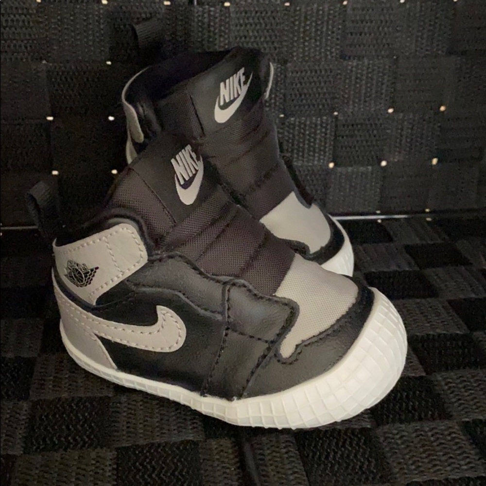 Jordan 1 crib shoes 2C black and grey like new